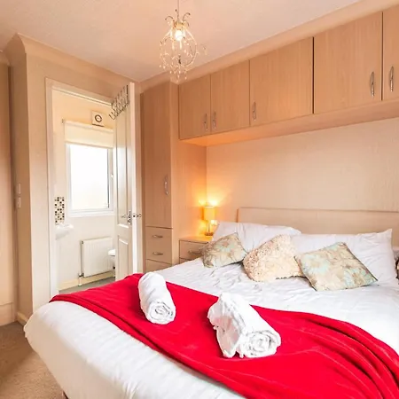 La-serenite With Hot Tub Lodge Malton