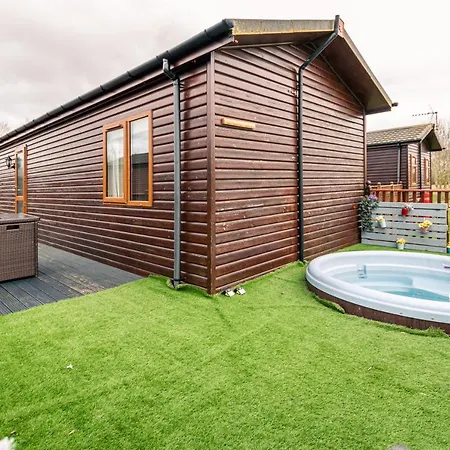 Lodge La-serenite With Hot Tub