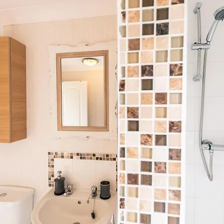 La-serenite With Hot Tub Lodge Malton